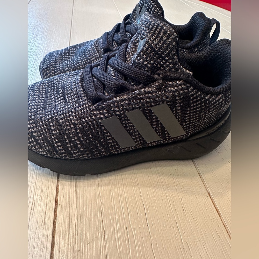 TODDLER BOY ADIDAS 8C BLACK AND GRAY